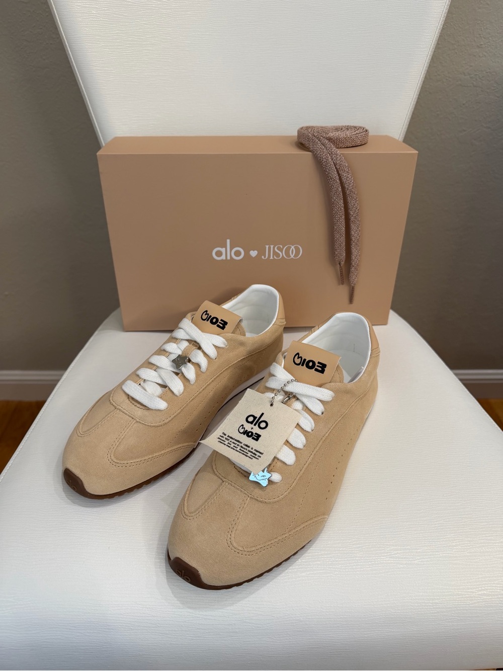 ALO x JISOO Sunset Sneaker Caramel Cream Suede W9 NWT Box BLACKPINK